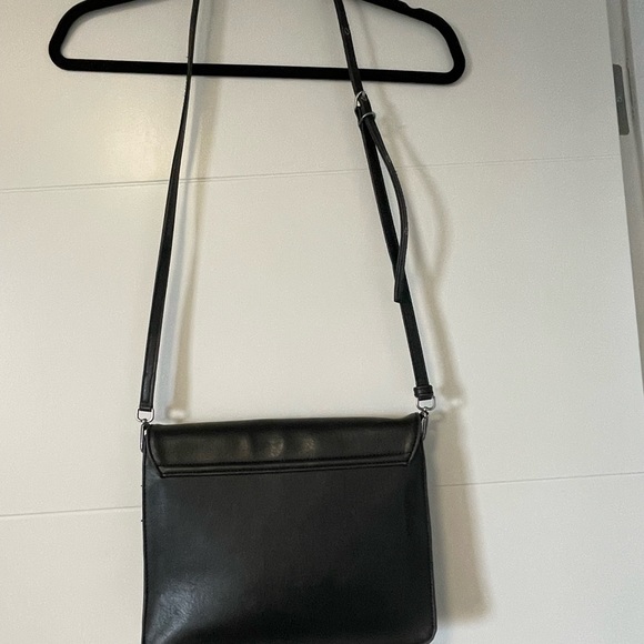 Matt&Nat black vegan leather crossover bag/purse. 8.5x11 inches. - Picture 3 of 4